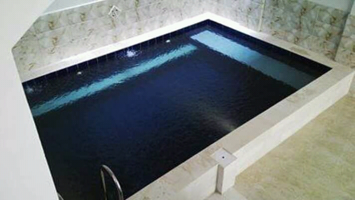 Survei lokasi kolam renang